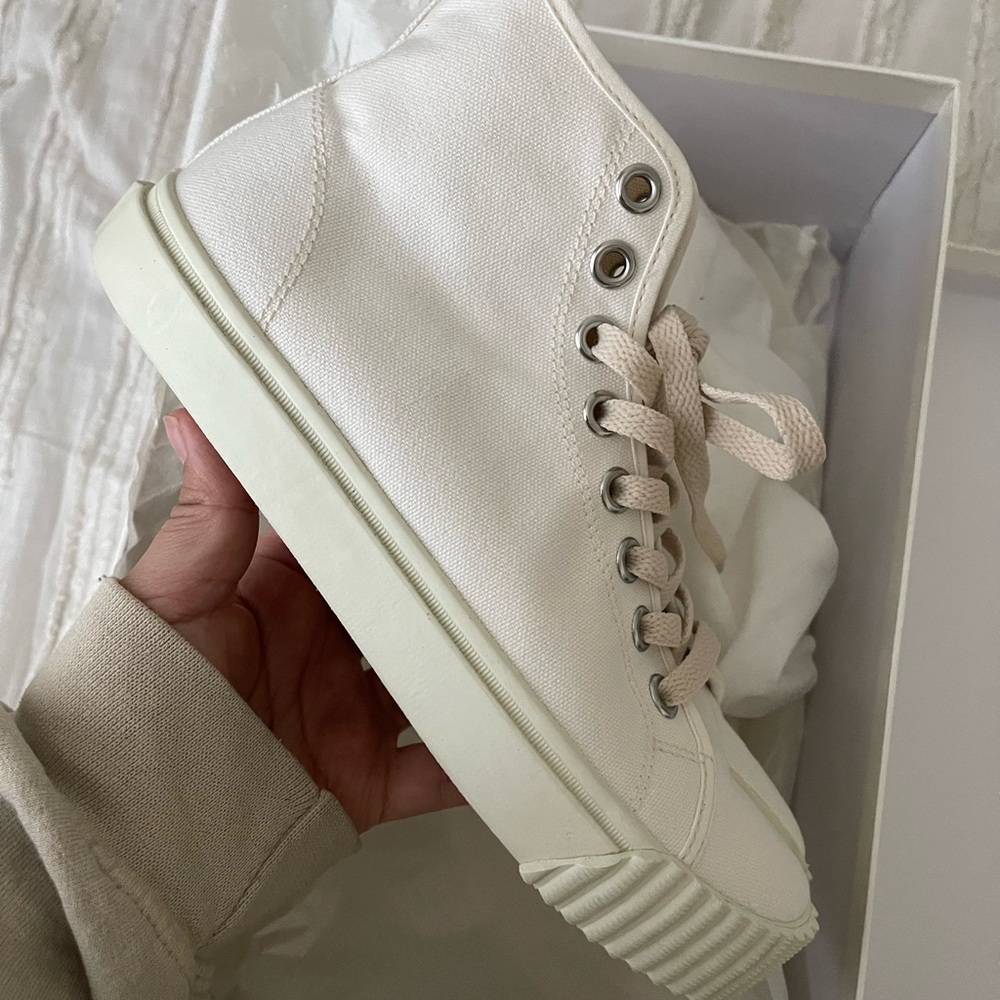 MAISON MARGIELA WHITE TABI SNEAKERS